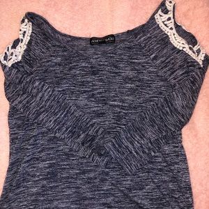 Quarter sleeve Sweater